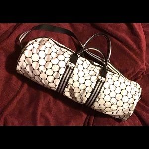 EUC blk & wht LULULEMON duffle bag/ 25L x 11H x 9W